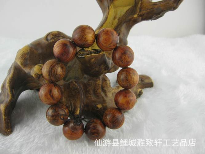 厂家批发精致越黄木工艺品 供应精美大方链手串手链